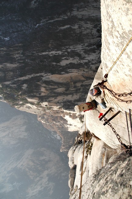Climbing huashan 06