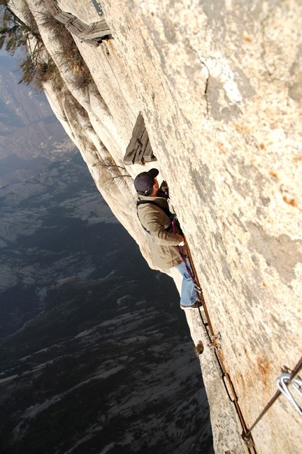 Climbing huashan 08