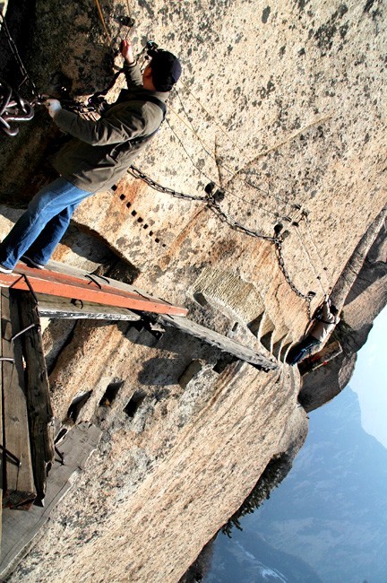 Climbing huashan 12