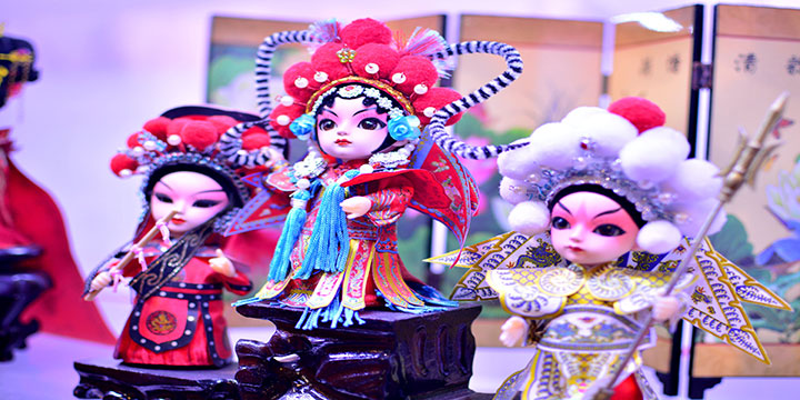 Beijing opera dolls in traditional costume Beijing opera dolls in traditional costume