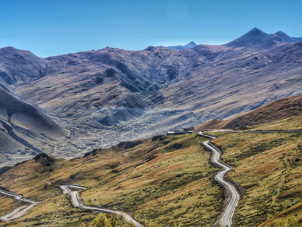 Sichuan–Tibet Highway through high mountain terrain