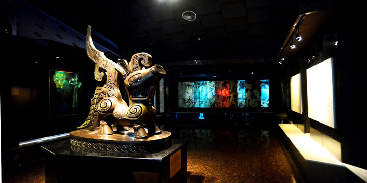 Ancient Shu bronze displays inside Sanxingdui Museum near Chengdu Ancient Shu bronze displays inside Sanxingdui Museum near Chengdu