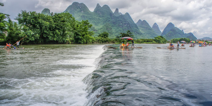 Bamboo-style passenger rafts travelling on the Yulong River near Yangshuo Bamboo-style passenger rafts travelling on the Yulong River near Yangshuo