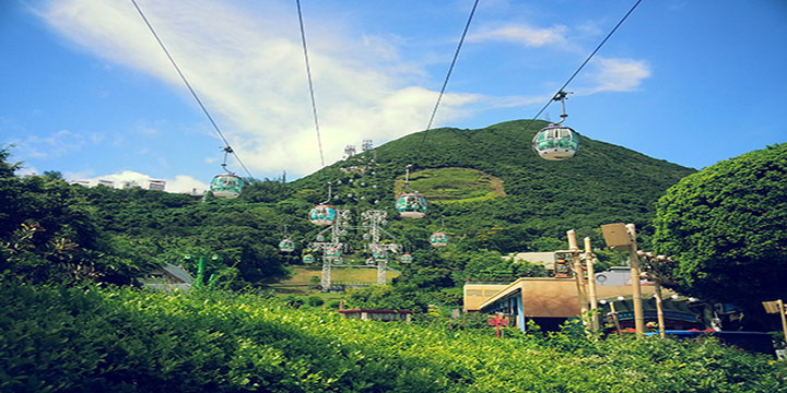 Cable car crossing the hillside at Ocean Park Hong Kong Cable car crossing the hillside at Ocean Park Hong Kong