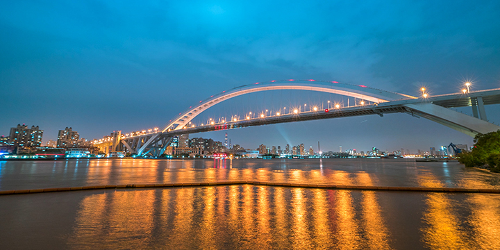 Steel arch of Lupu Bridge over the Huangpu River in Shanghai Steel arch of Lupu Bridge over the Huangpu River in Shanghai