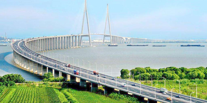Sutong cable-stayed bridge across the Yangtze River Sutong cable-stayed bridge across the Yangtze River