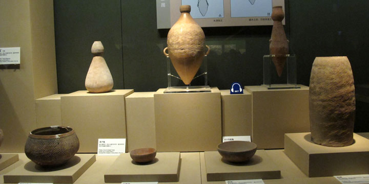 Tang-period artifacts displayed at Shaanxi History Museum Tang-period artifacts displayed at Shaanxi History Museum