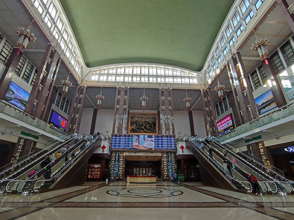 Beijing railway station waiting hall 1