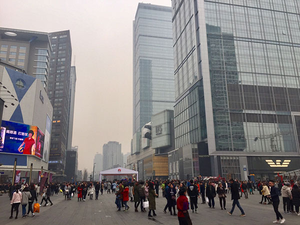 Chunxi Road shopping district in Chengdu Chunxi Road shopping district in Chengdu