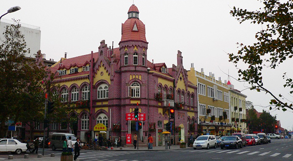 A brisk walk tour to see the old architecture in qingdao 04