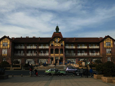 A brisk walk tour to see the old architecture in qingdao 15