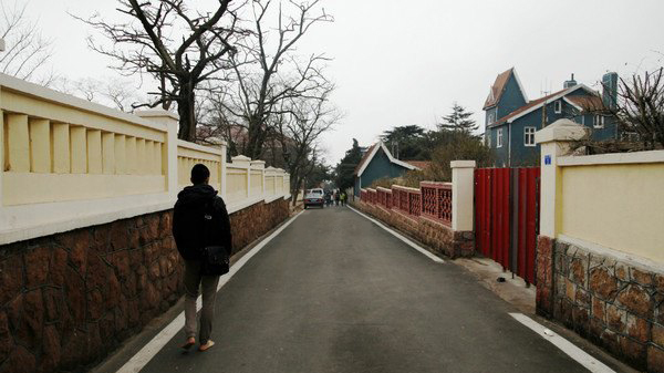 A brisk walk tour to see the old architecture in qingdao 17
