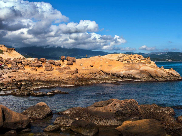 Wave-eroded rock formations at Yehliu on Taiwan’s north coast Wave-eroded rock formations at Yehliu on Taiwan’s north coast