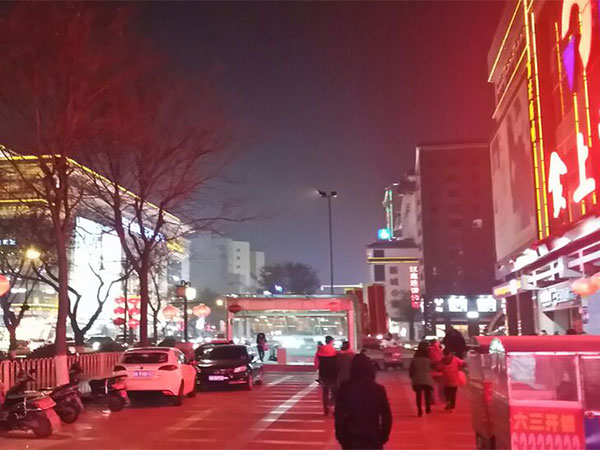 East Street commercial area near Xi'an Bell Tower