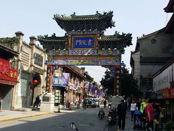 Beiyuanmen shopping lane in Xi'an Muslim Quarter