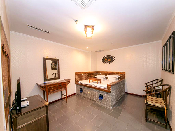Courtyard guest room illustrating student accommodation choices in Xi’an