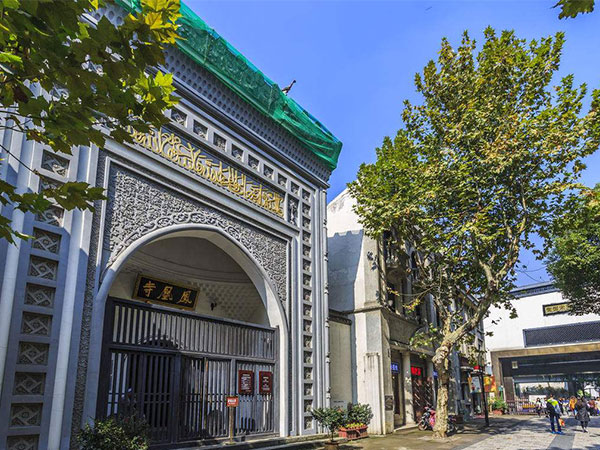 Phoenix Mosque roof and historic prayer-hall complex in Hangzhou