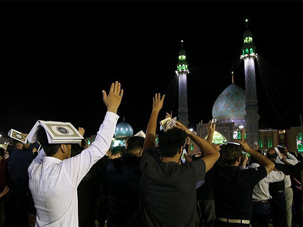 Evening worshippers gather during Laylat al-Qadr