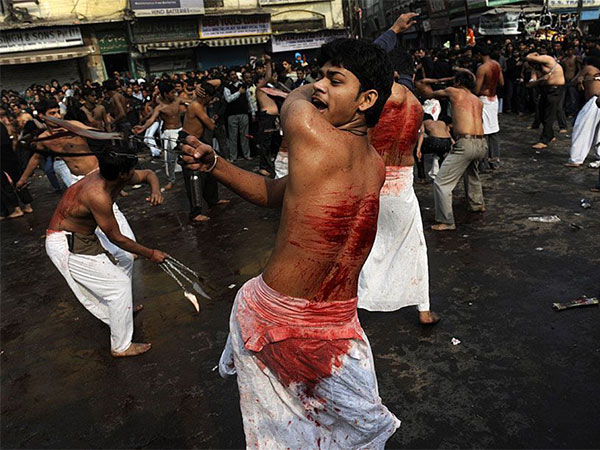 Ashura commemoration with a gathered community