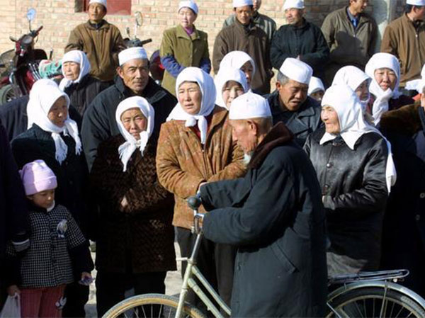Hui Muslim community members in China Hui Muslim community members in China
