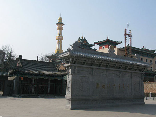 Traditional courtyard at Zhengzhou Mosque in Henan Traditional courtyard at Zhengzhou Mosque in Henan