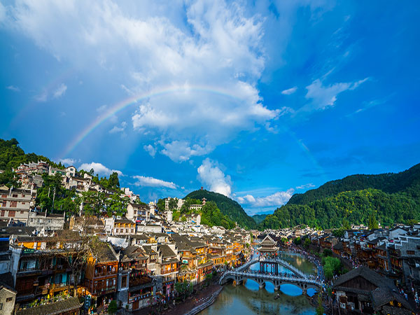 Fenghuang Ancient Town beside the Tuojiang River Fenghuang Ancient Town beside the Tuojiang River