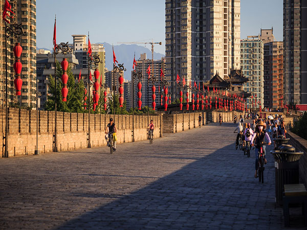 Cyclists and visitors on Xian City Wall Cyclists and visitors on Xian City Wall