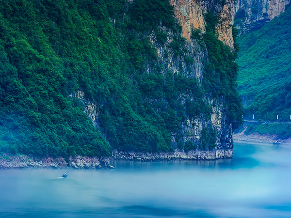 Yangtze River gorge scenery viewed from the water Yangtze River gorge scenery viewed from the water
