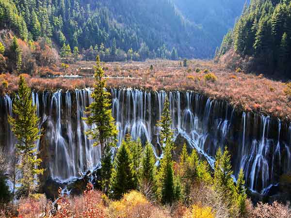 Turquoise lake, forest and mountains in Jiuzhai Valley, Sichuan