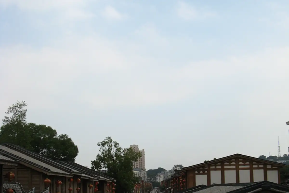 Three Lanes and Seven Alleys