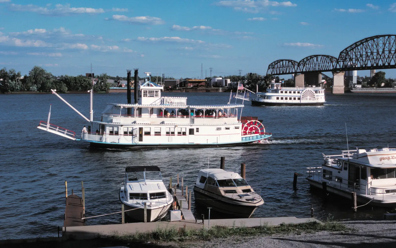 Experience the Two Rivers and Four Lakes Cruise