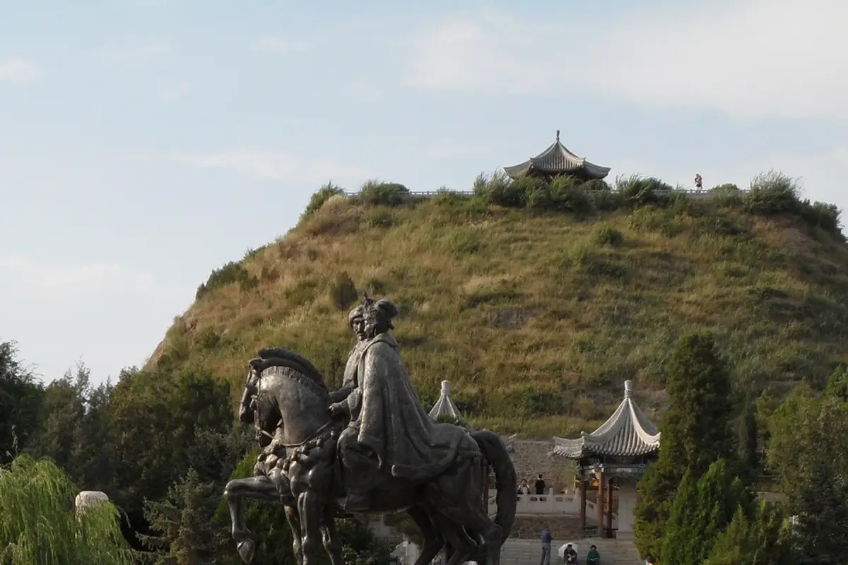 Zhaojun Tomb