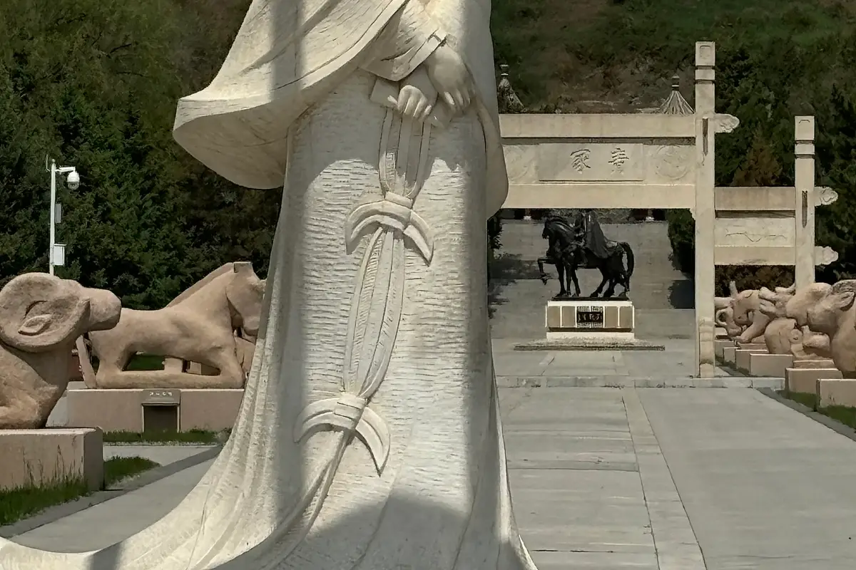 Zhaojun Tomb