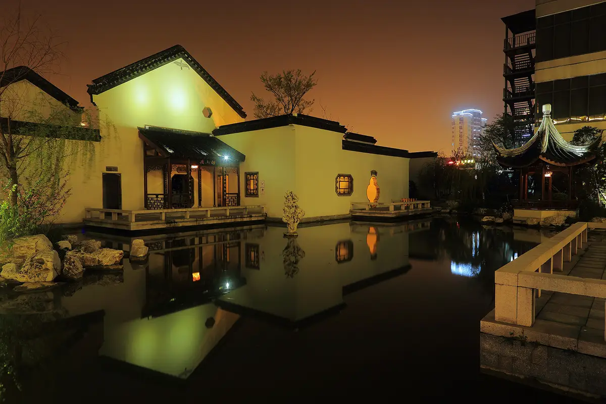 Lingshan Buddhist Palace