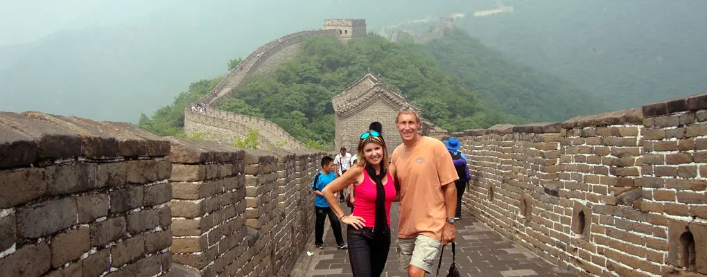 China Honeymoon Tours China honeymoon couple visiting the Great Wall