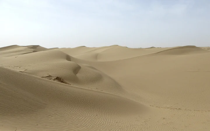 Taklamakan Desert landscape illustrating China’s varied natural resources