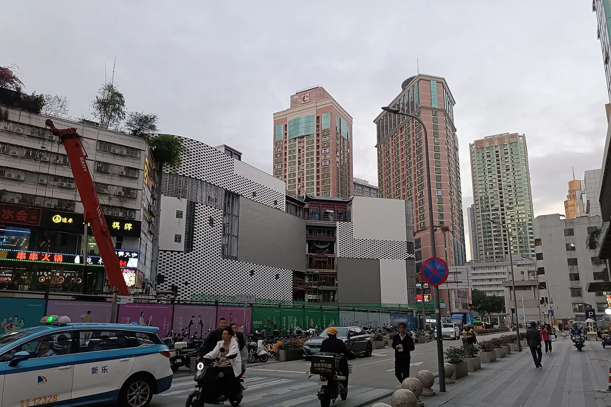 One Day Shenzhen Modern Experience Tour — Dongmen Pedestrian Street Shenzhen