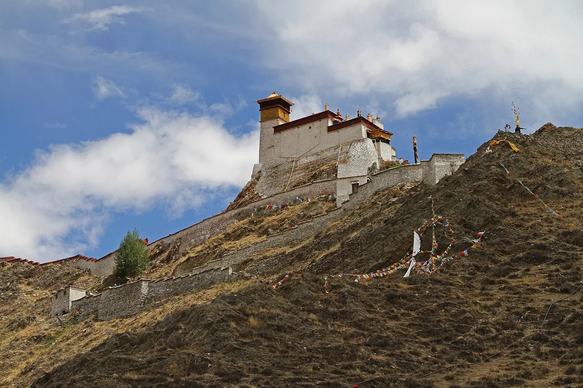 5 Days Cultural Tibet Tour — Yombulagang Palace