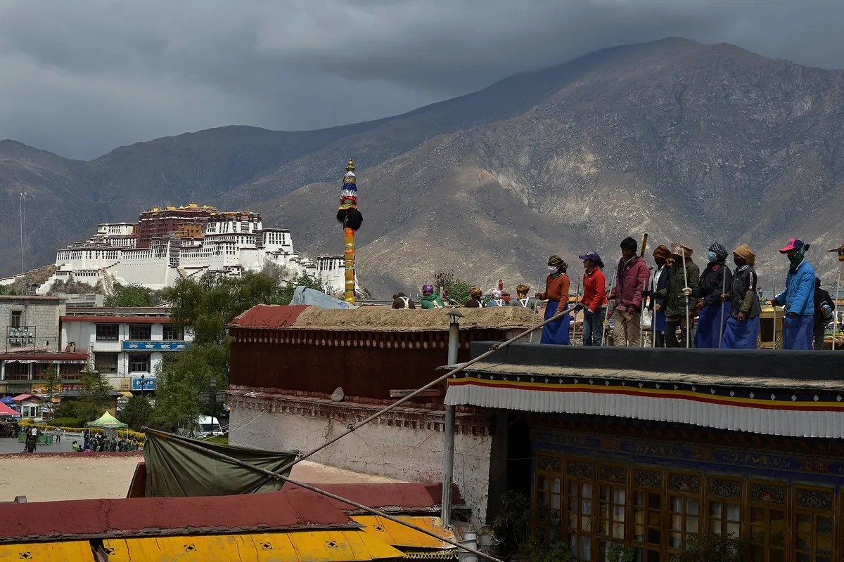 5 Days Lhasa Group Tour with Yamdrok Lake — Jokhang Monastery