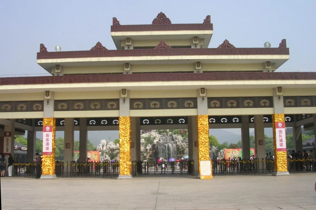 8 Days Nanjing, Wuxi, Suzhou and Shanghai — Lingshan Giant Buddha & Turtle Head Isle Park