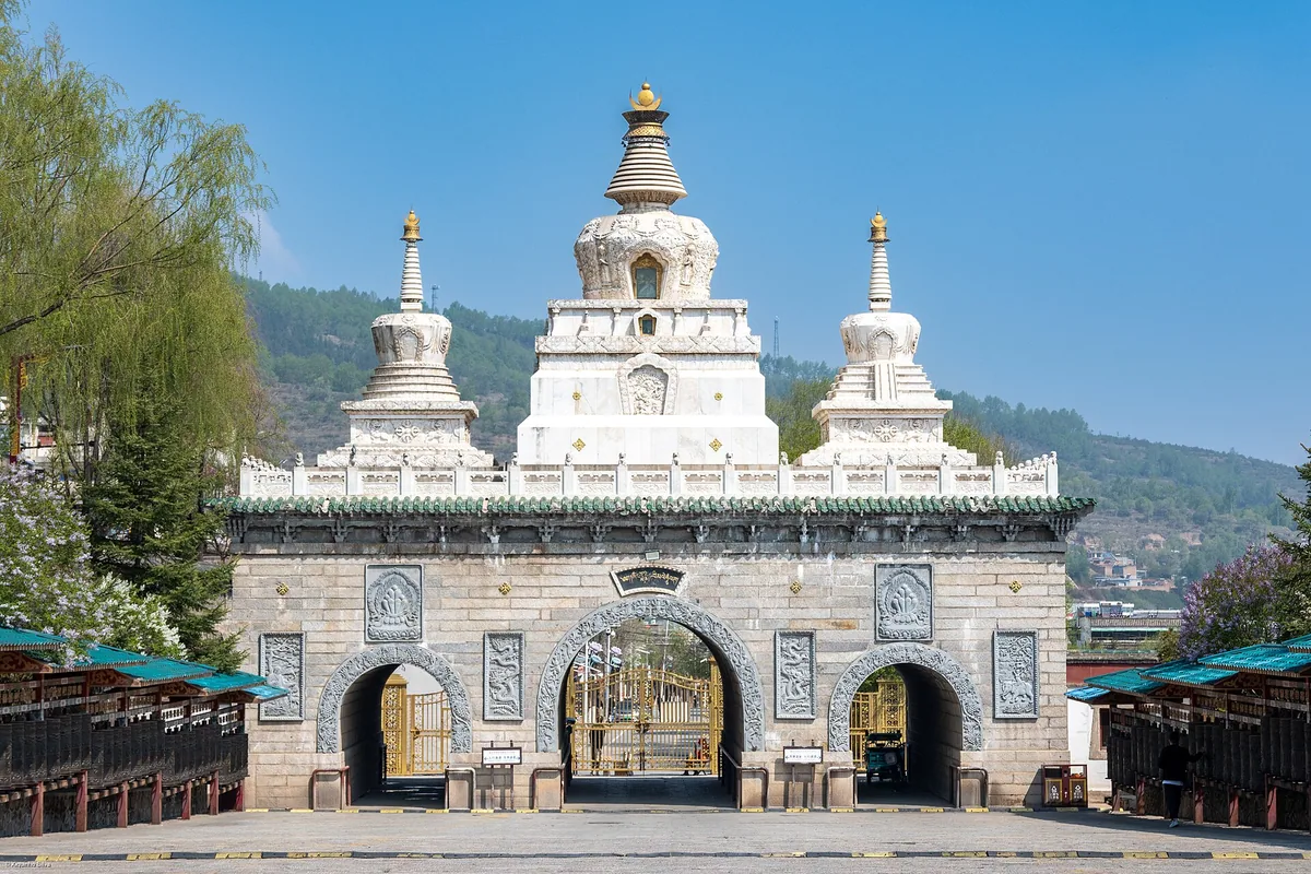 4 Days Qinghai Lake & Chaka Salt Lake Light Biking Tour — Ta'er Monastery Xining