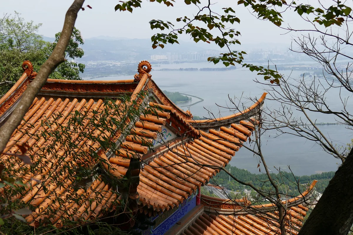 Western Hills and Dragon Gate on a Kunming day tour