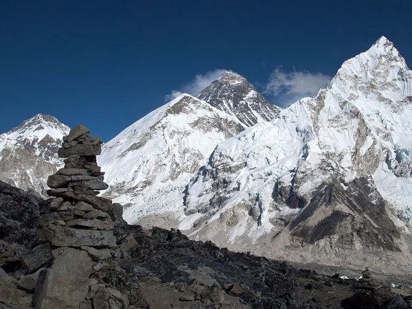 Clear spring view of Mount Everest and neighboring Himalayan peaks Clear spring view of Mount Everest and neighboring Himalayan peaks