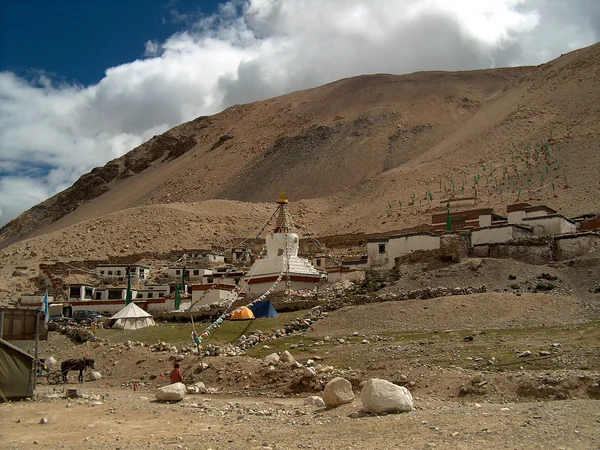 Remote accommodation near Rongbuk Monastery in the Everest region Remote accommodation near Rongbuk Monastery in the Everest region