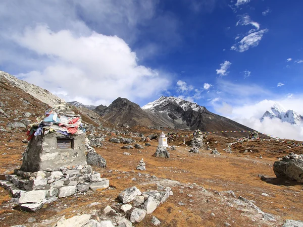 Real Everest-region memorial encouraging respectful risk awareness Real Everest-region memorial encouraging respectful risk awareness