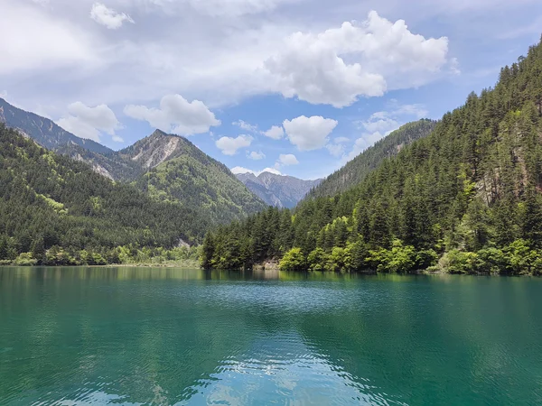 Jing Hai in Jiuzhaigou, where altitude, walking distance and shuttle queues matter for families