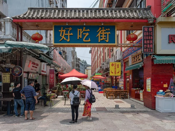 Central Guilin street scene used to plan restaurant access after sightseeing