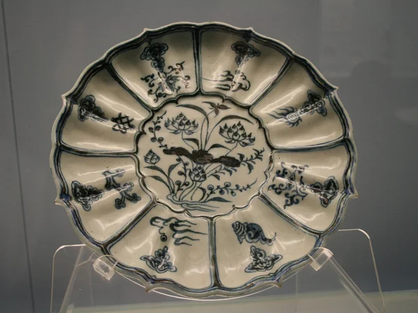 Chinese blue-and-white porcelain vessel