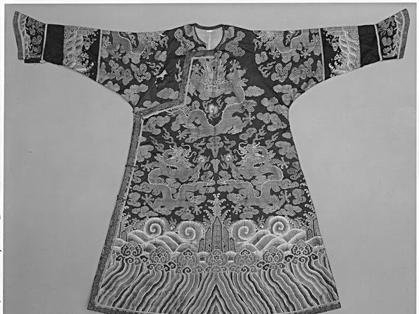 A Qing-era woman’s imperial state robe preserved by a museum