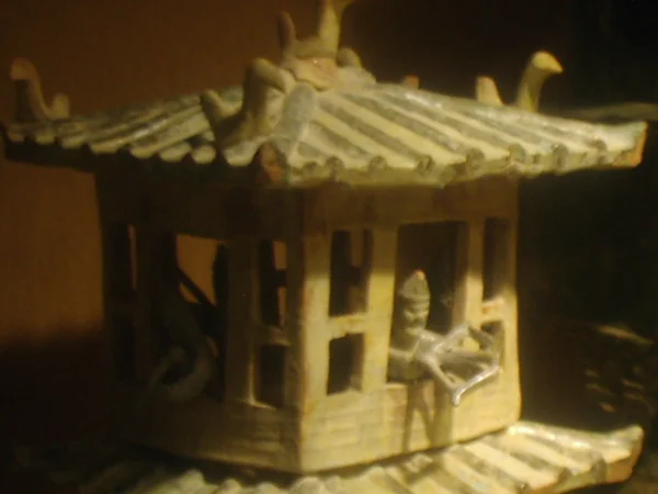 A Han-dynasty figure showing period clothing in a museum display